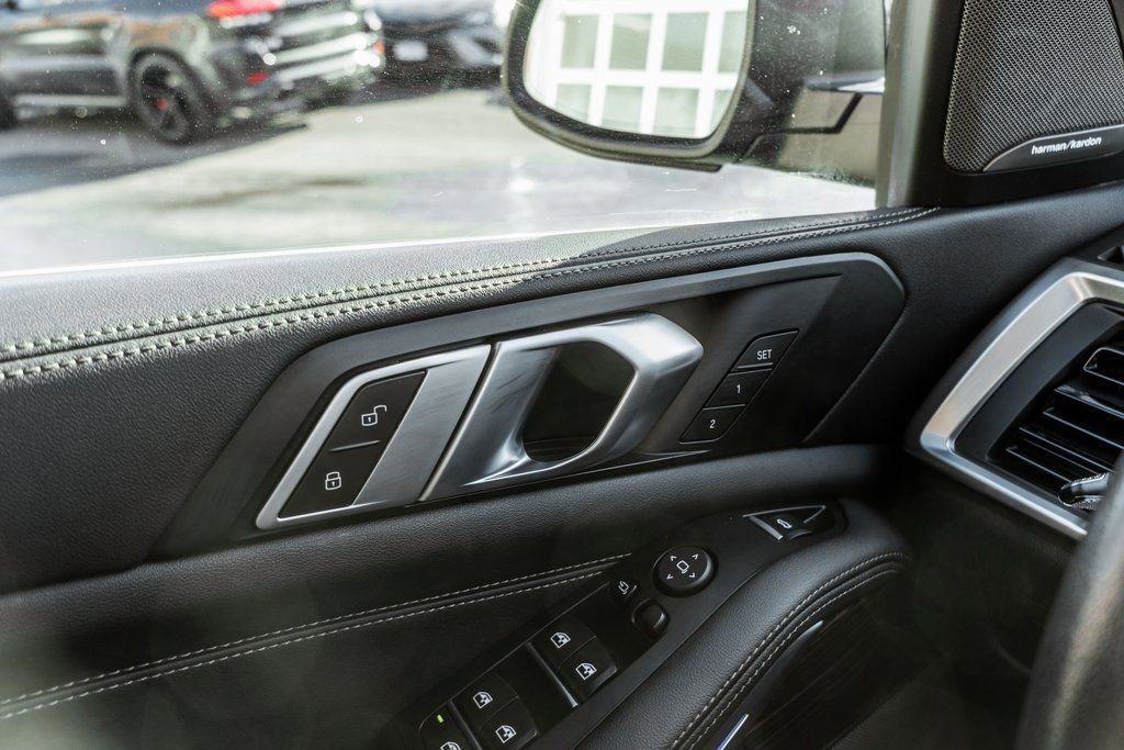 Used 2024 BMW X5 xDrive40i w/ Premium Essential Package image 15