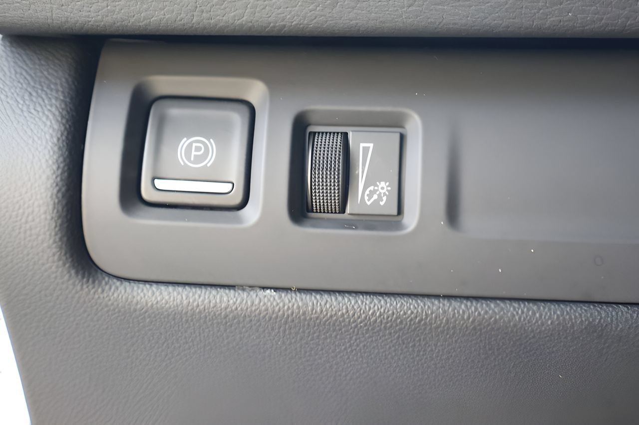 Certified 2025 Cadillac XT4 Premium Luxury w/ Technology Package FWD image 20