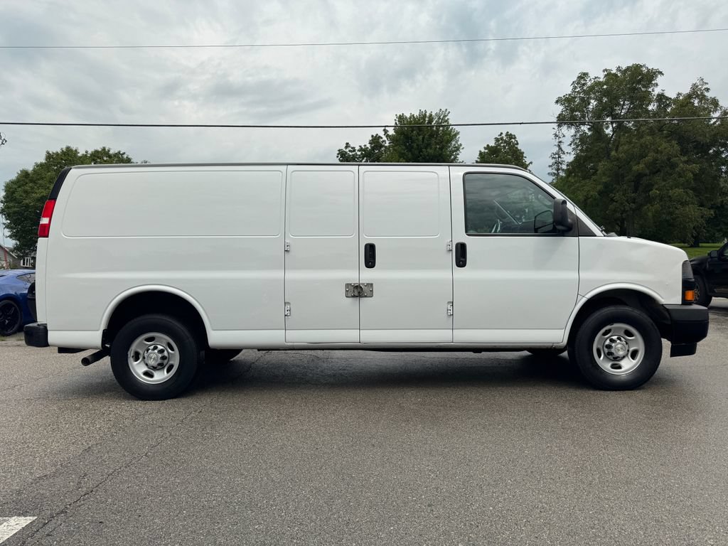 Used 2022 Chevrolet Express 3500 Extended RWD image 4