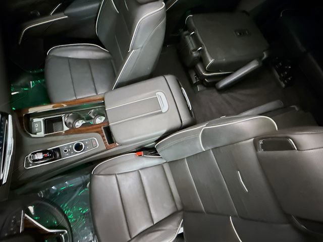 Used 2022 Cadillac Escalade Premium Luxury AWD/4WD image 24