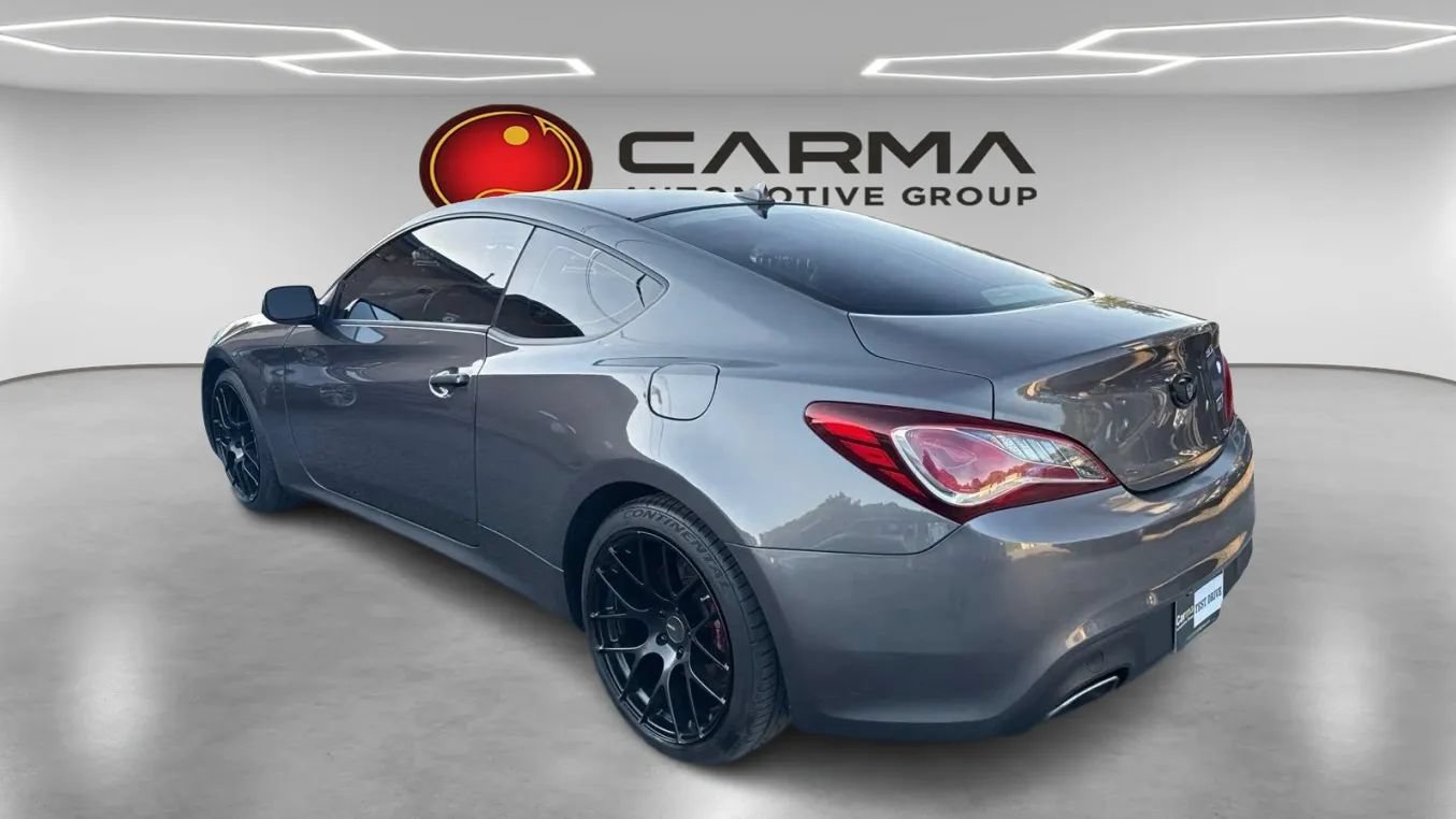 Used 2013 Hyundai Genesis 3.8 RWD image 3