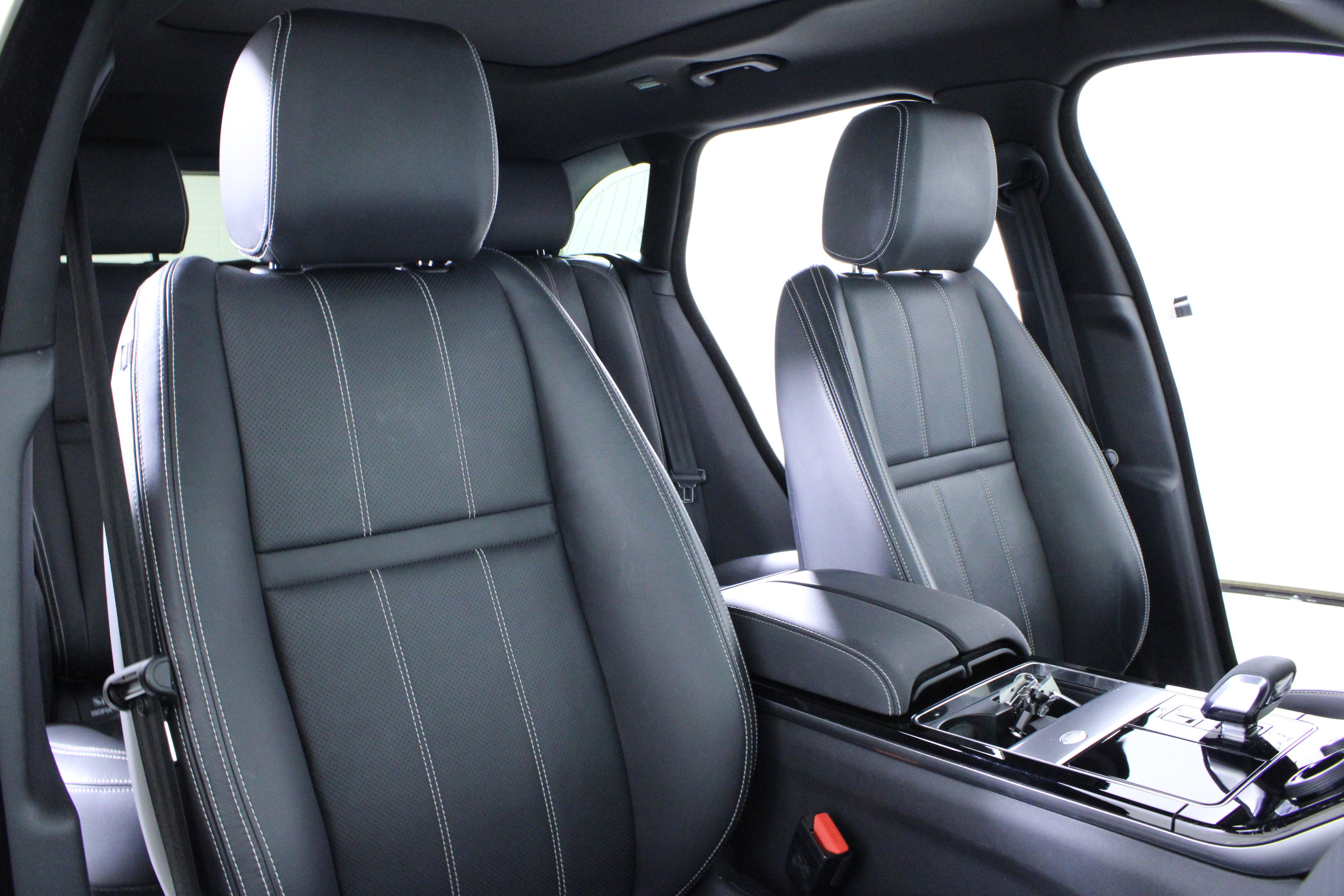 Used 2023 Land Rover Range Rover Velar R-Dynamic S image 17