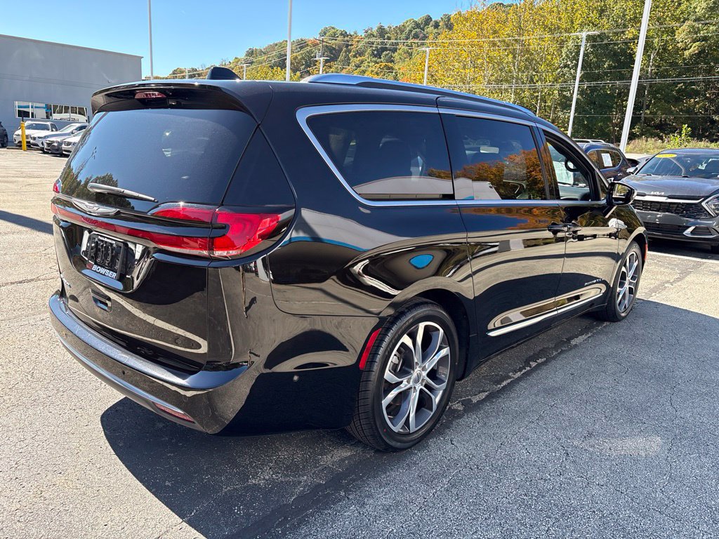 Used 2025 Chrysler Pacifica Pinnacle FWD image 5