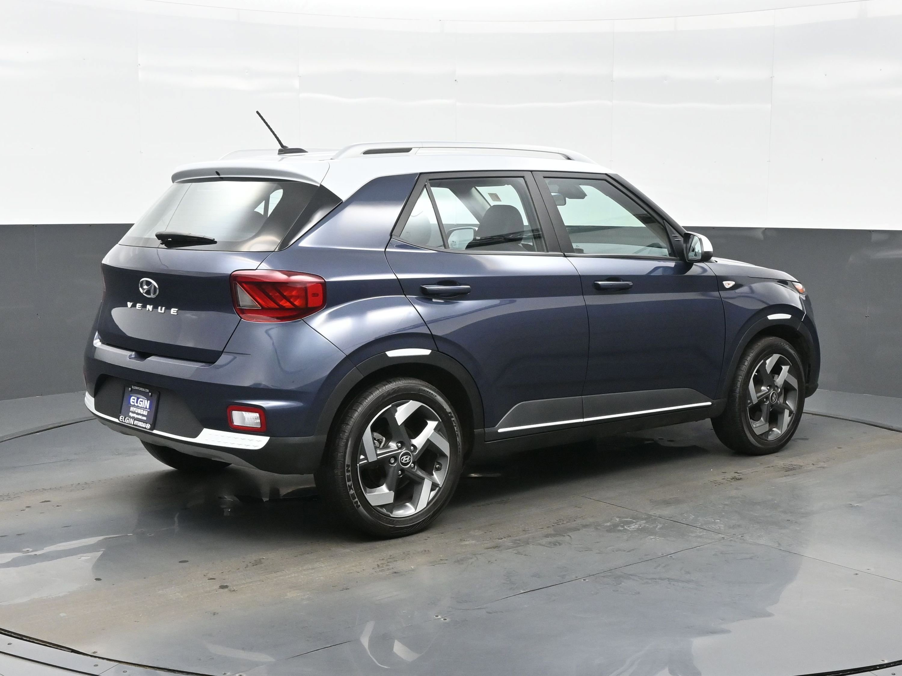 Used 2023 Hyundai Venue Limited w/ Cargo Package FWD image 6