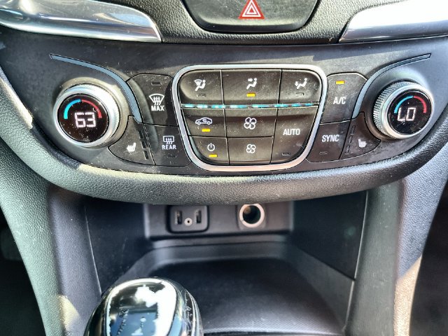 Used 2018 Chevrolet Equinox LT w/ Sun & Infotainment Package FWD image 25