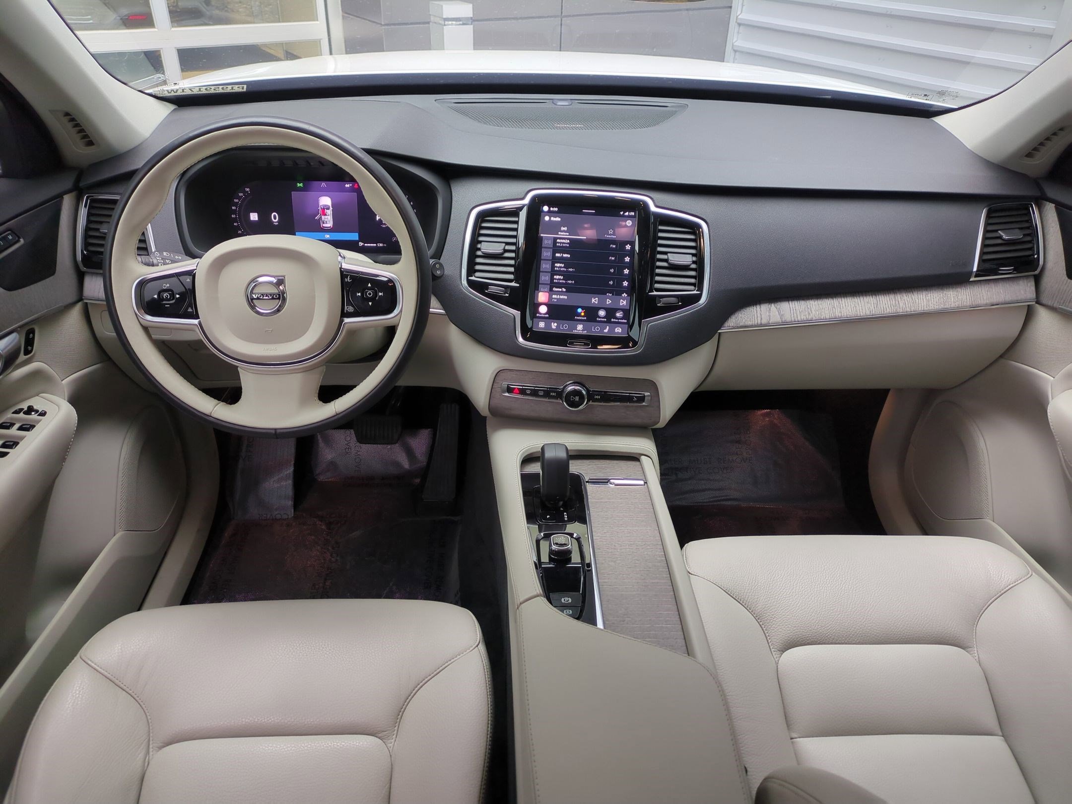 Used 2023 Volvo XC90 B6 Plus w/ Protection Package Premier AWD/4WD image 29