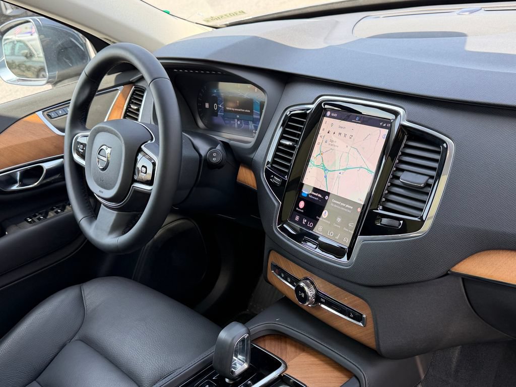 Certified 2025 Volvo XC90 T8 Plus AWD/4WD image 13