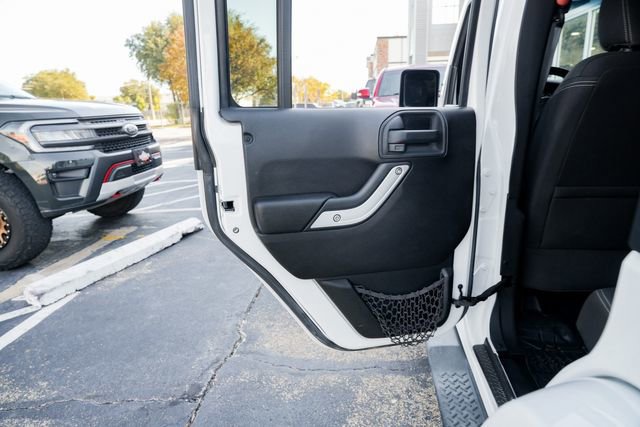 Used 2016 Jeep Wrangler Unlimited Sahara w/ Connectivity Group image 38