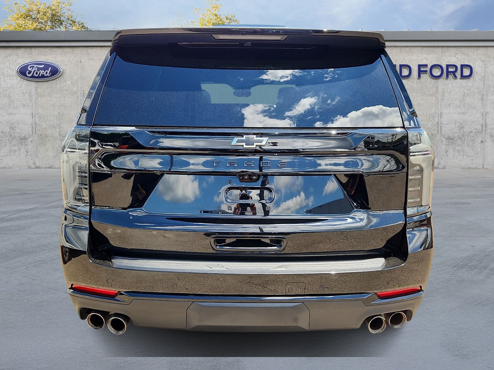 Used 2025 Chevrolet Tahoe Z71 w/ Z71 Off-Road Package AWD/4WD image 5