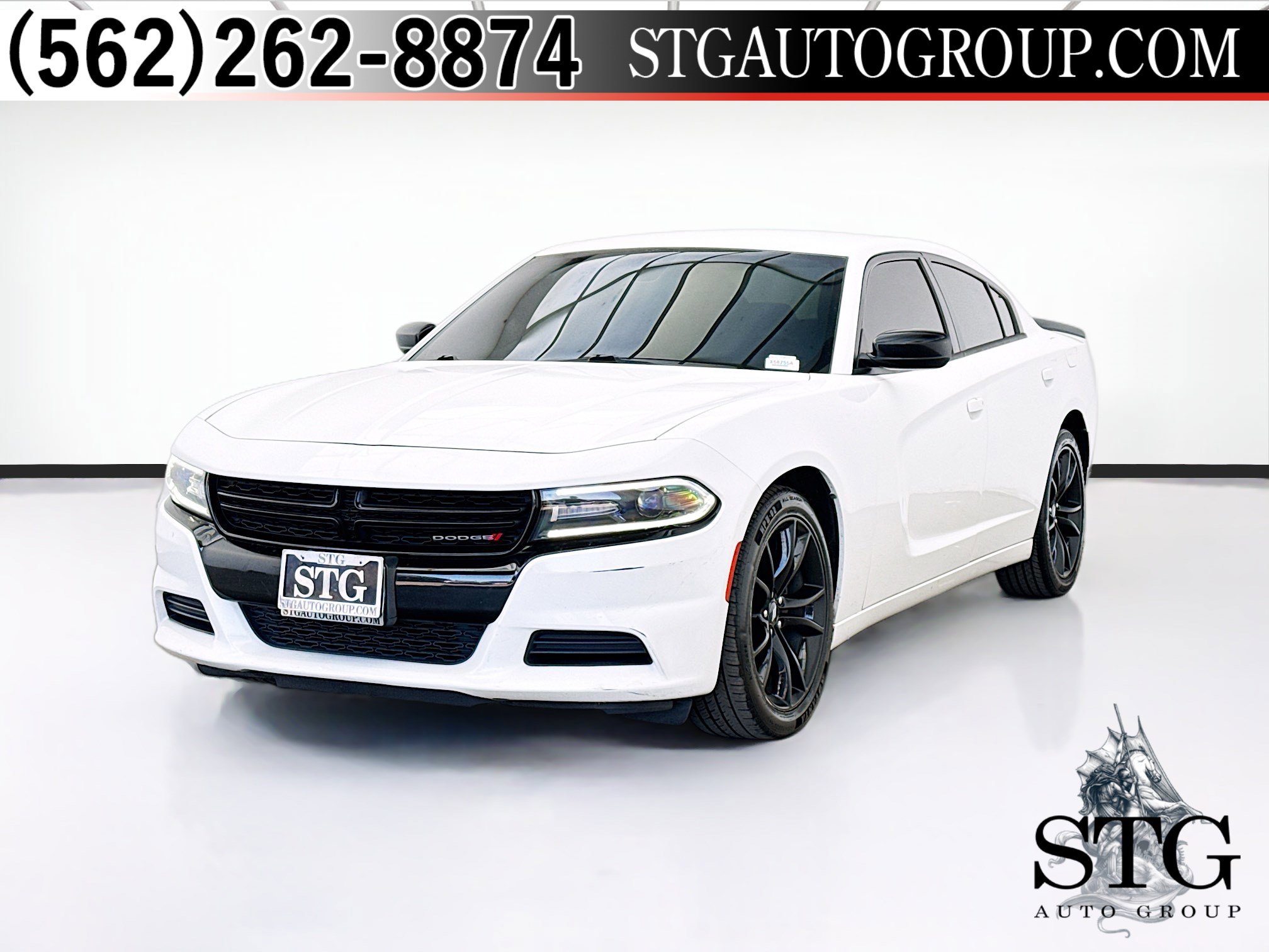 Used 2018 Dodge Charger SXT w/ Blacktop Package image 1
