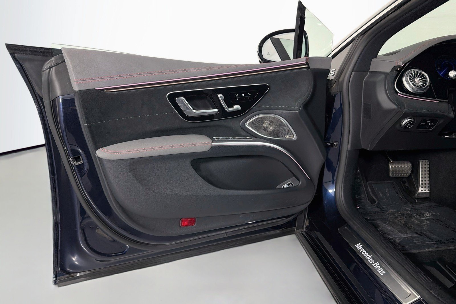 Certified 2022 Mercedes-Benz EQS 580 4MATIC Sedan image 20