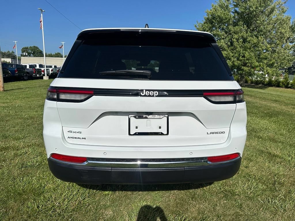 Used 2025 Jeep Grand Cherokee Laredo X AWD/4WD image 4