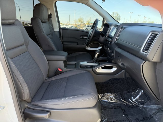 Used 2024 Nissan Frontier SV w/ SV Convenience Package image 11
