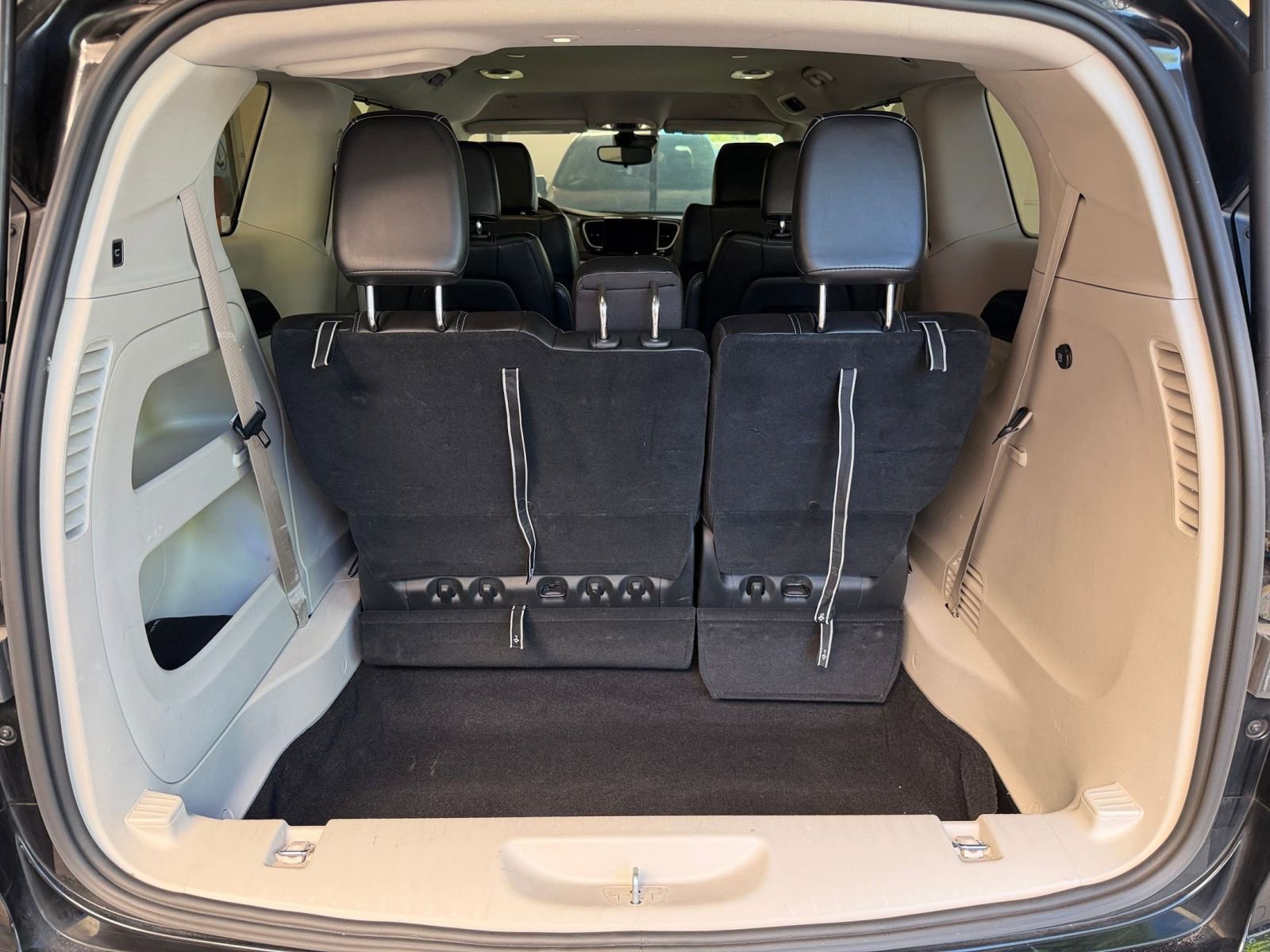 Used 2024 Chrysler Pacifica Touring-L image 29