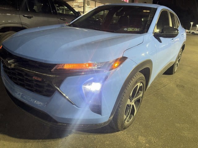 Used 2024 Chevrolet Trax RS w/ Sunroof Package image 2