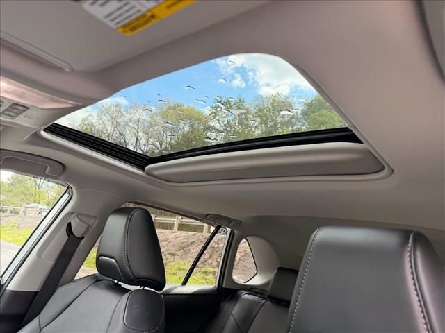 Used 2022 Toyota RAV4 XLE Premium AWD/4WD image 18