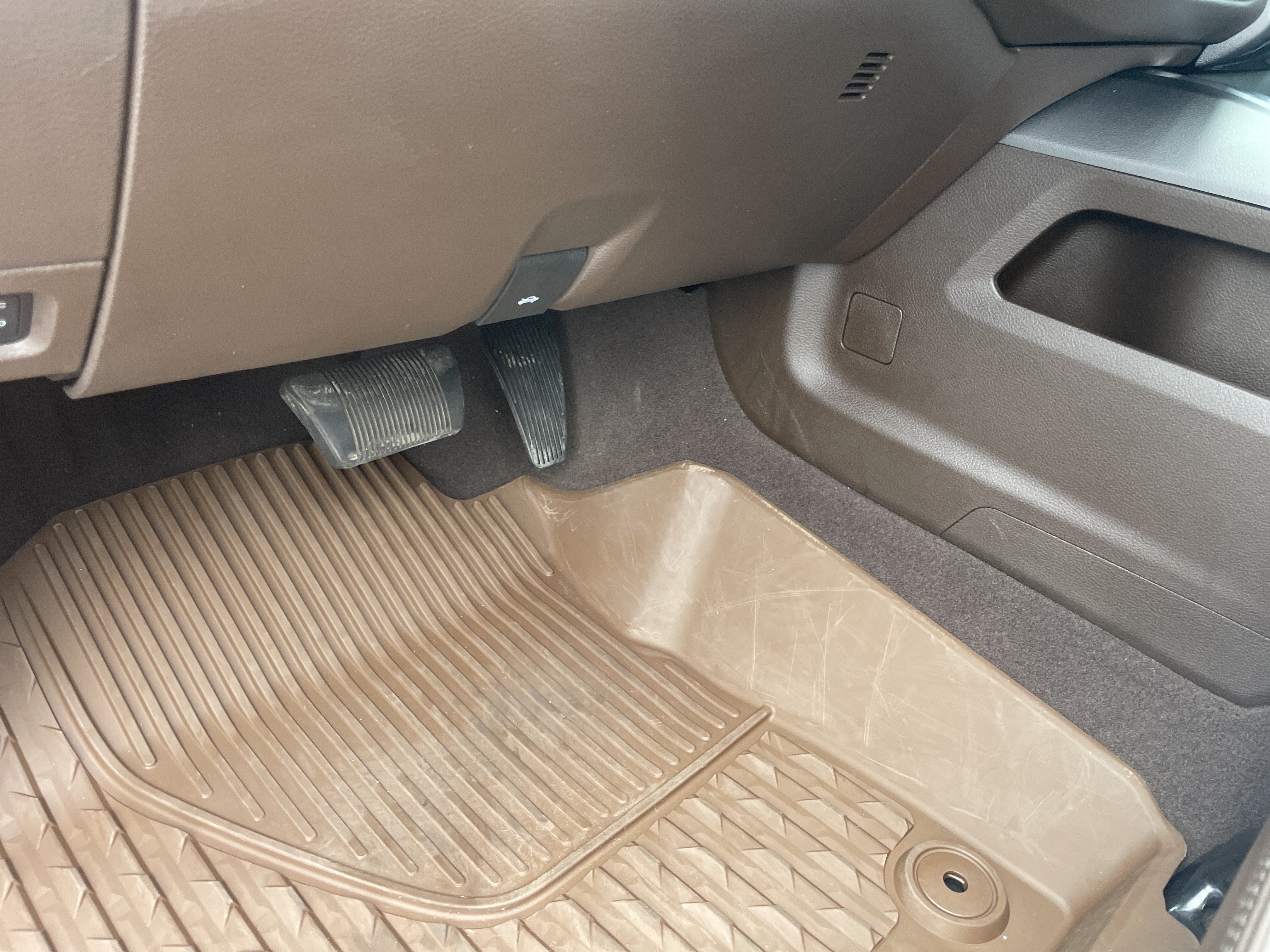 Used 2025 RAM 3500 Laramie AWD/4WD image 14