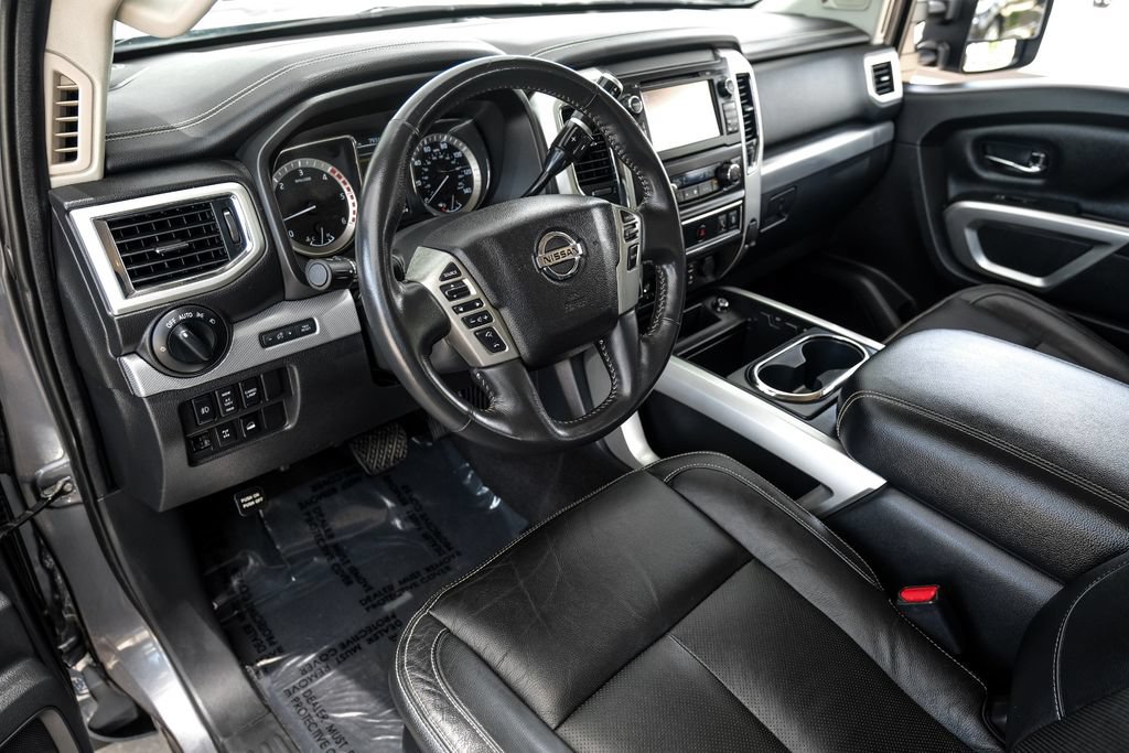 Used 2017 Nissan Titan PRO-4X w/ Pro-4x Convenience Package AWD/4WD image 2