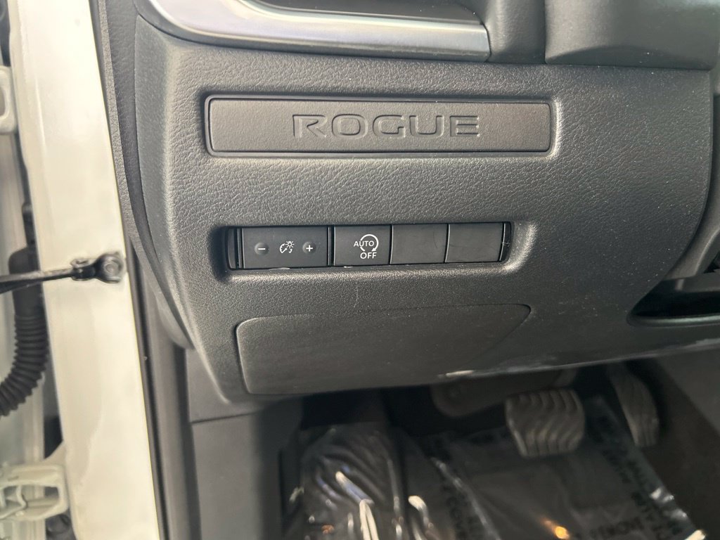 Used 2024 Nissan Rogue S FWD image 35