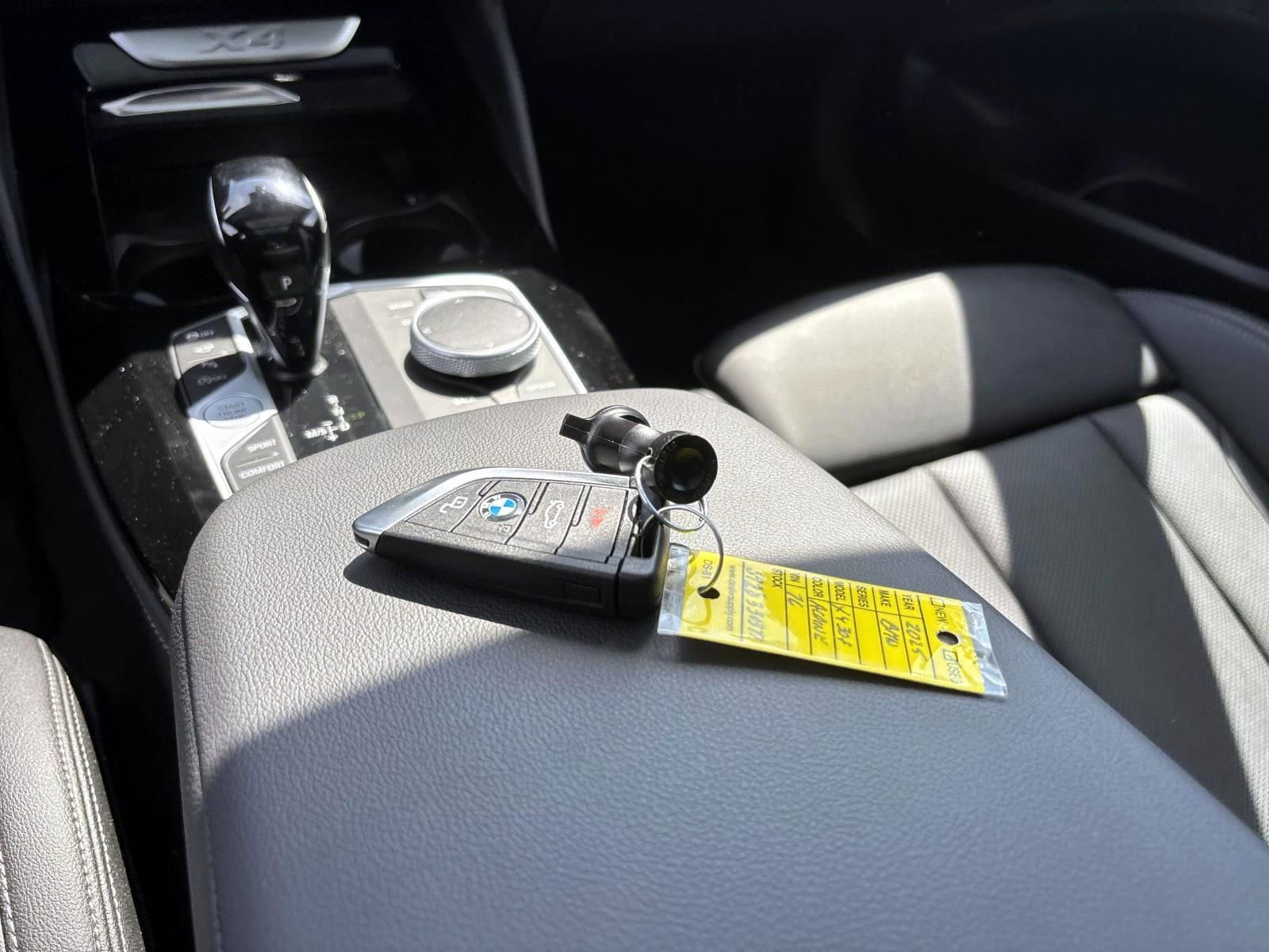 Used 2025 BMW X4 xDrive30i w/ M Sport Package AWD/4WD image 34