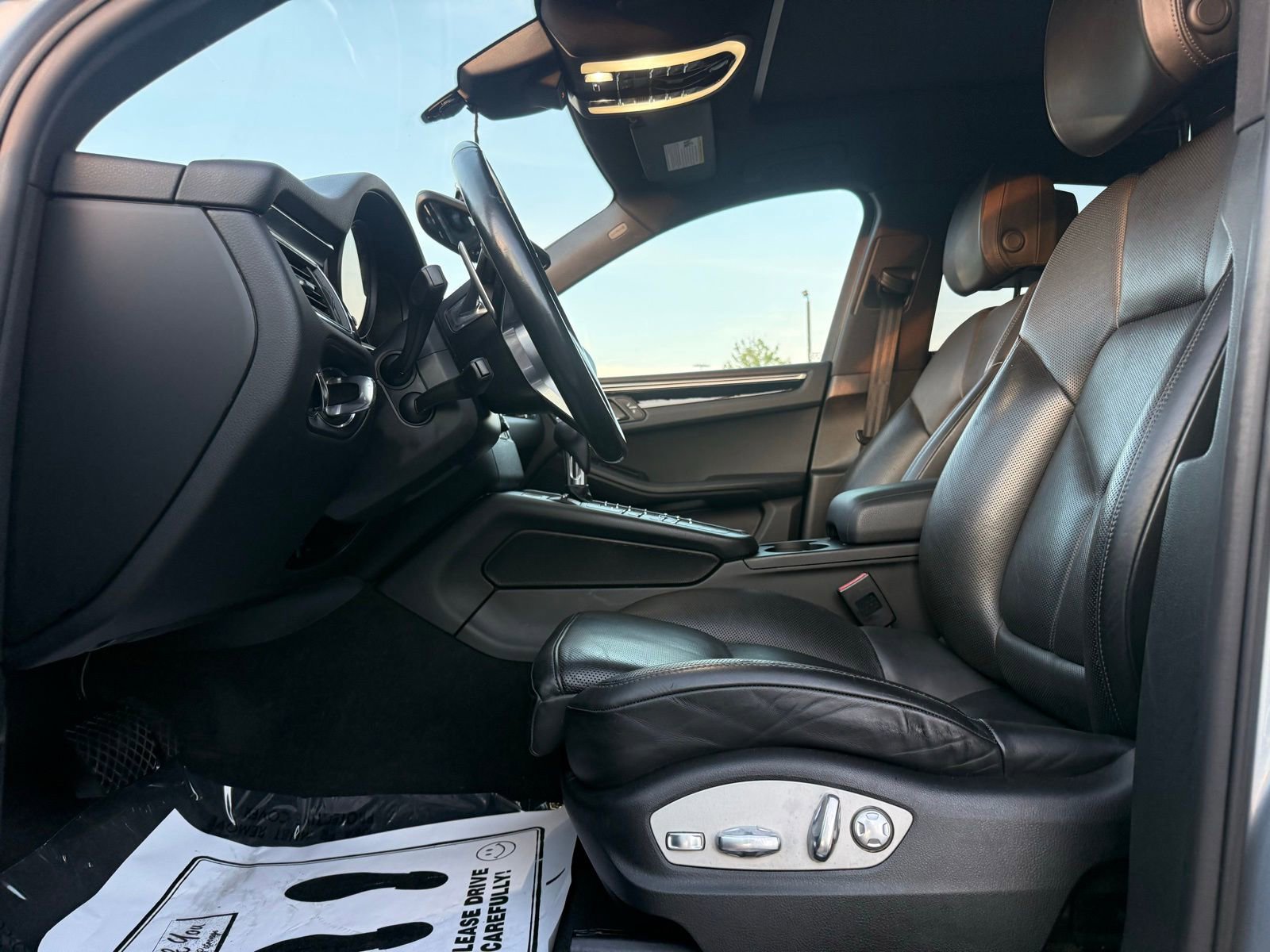 Used 2017 Porsche Macan S image 12