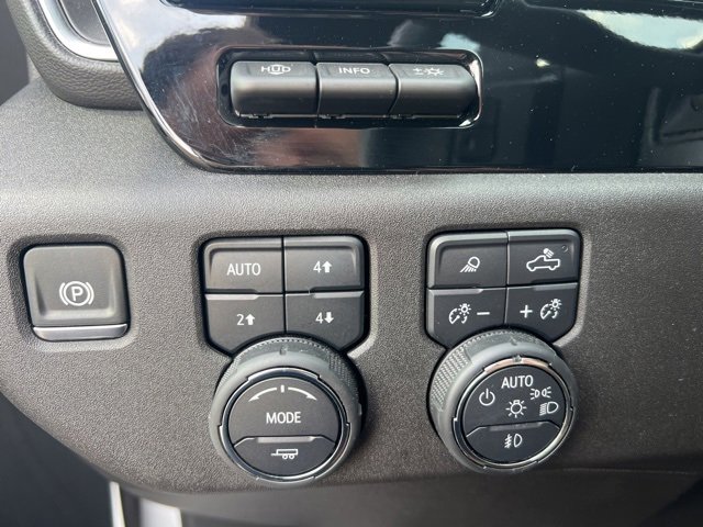 Used 2024 Chevrolet Silverado 1500 High Country w/ Technology Package image 19