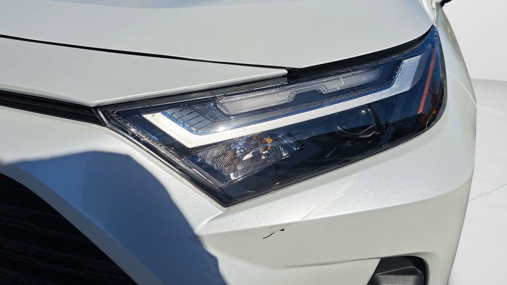 Used 2023 Toyota RAV4 XLE Premium image 9