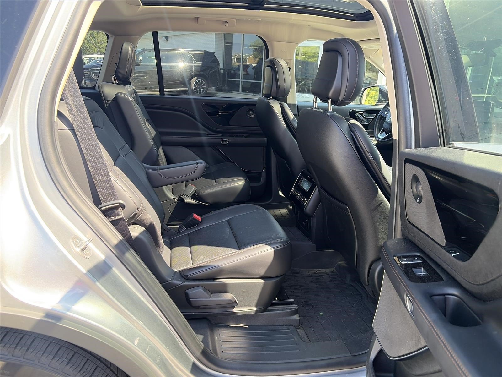 Used 2020 Lincoln Aviator Reserve w/ Equipment Group 201A AWD/4WD image 14