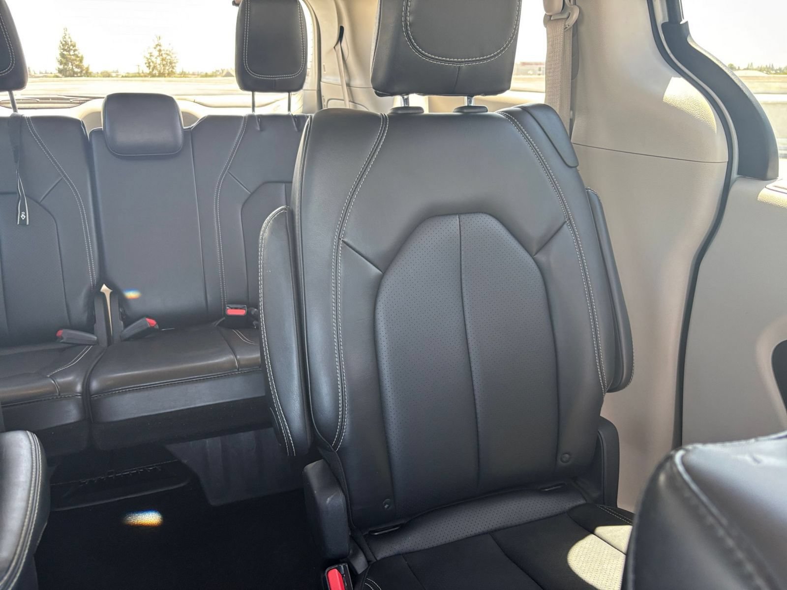 Used 2024 Chrysler Pacifica Touring-L FWD image 38
