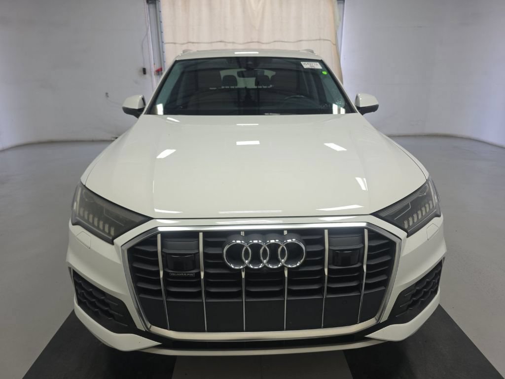 Used 2023 Audi Q7 2.0T Premium Plus w/ Premium Plus Package AWD/4WD image 3