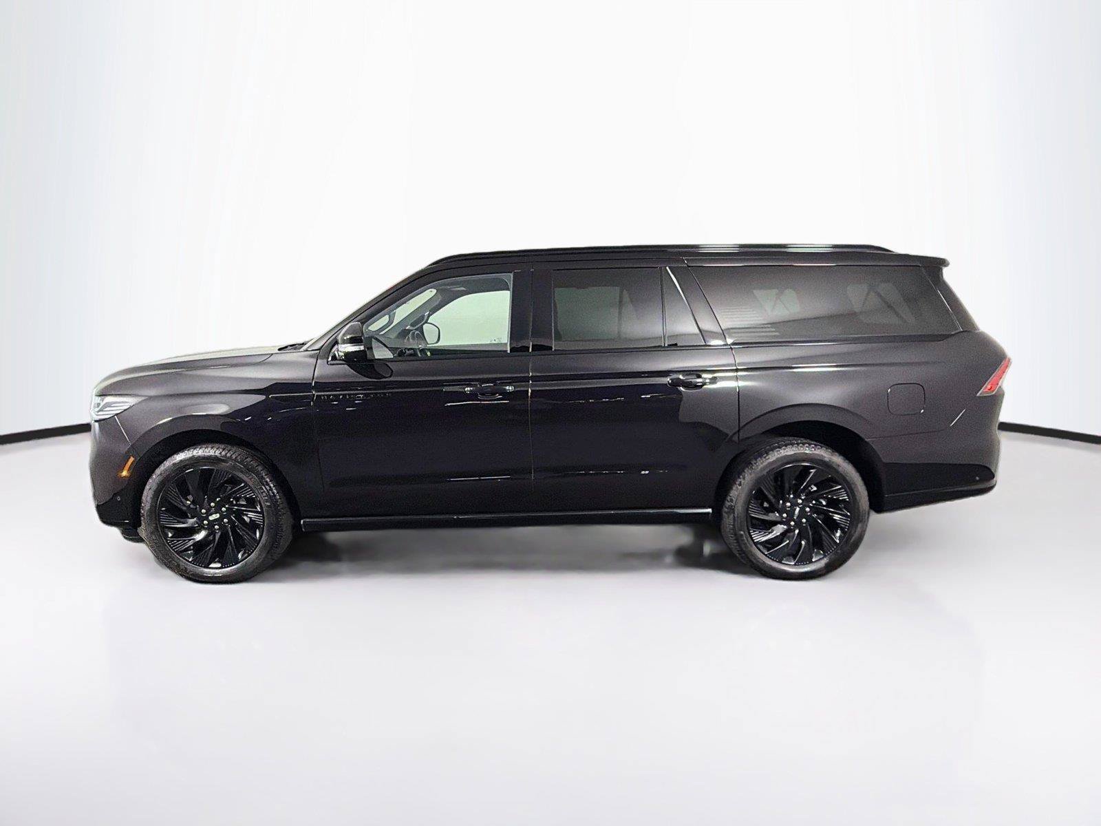 Used 2025 Lincoln Navigator L Reserve w/ Jet Appearance Package AWD/4WD image 8