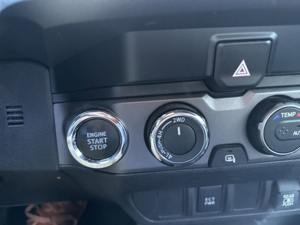 Used 2022 Toyota Tacoma TRD Sport image 14