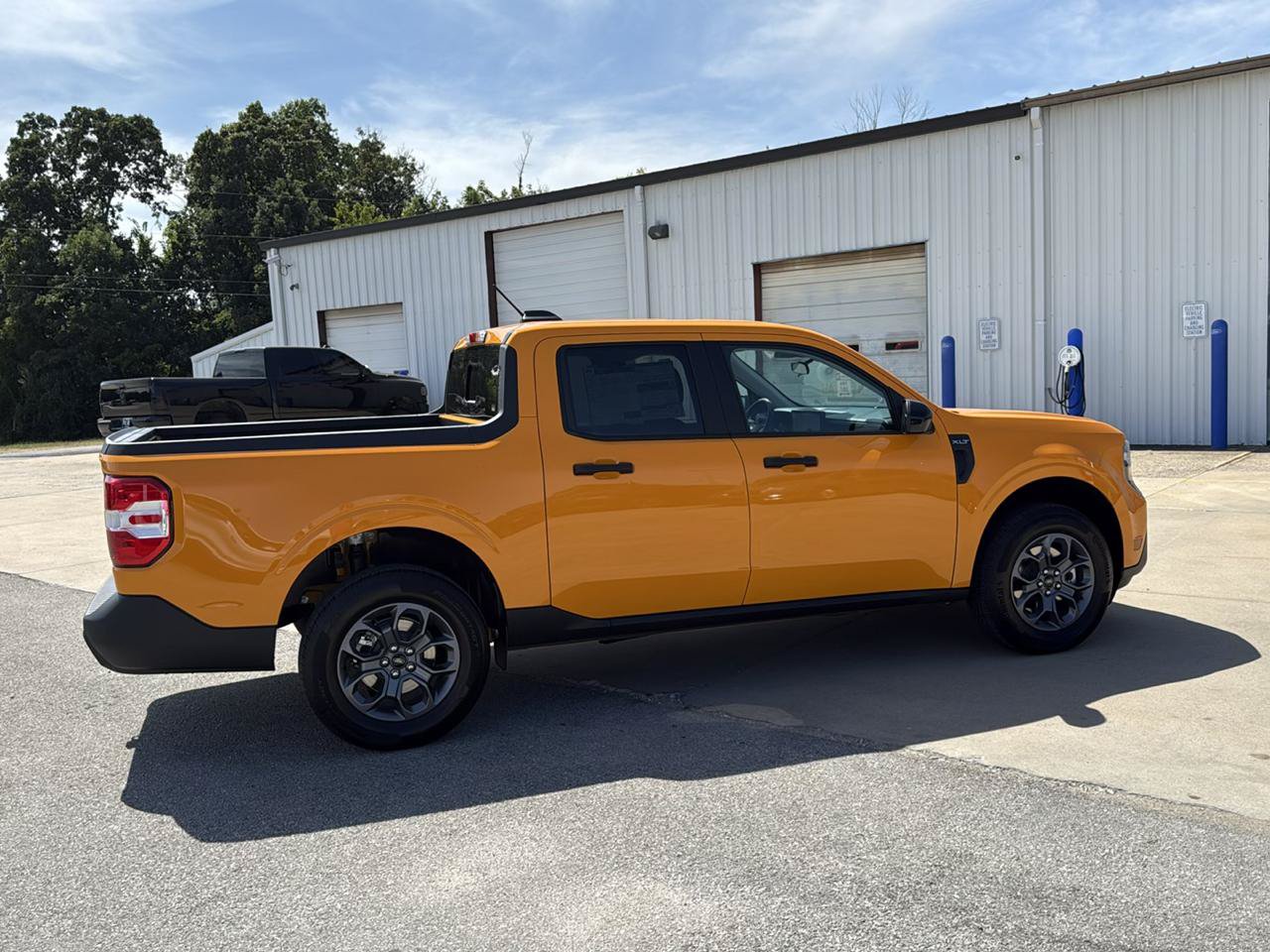 New 2026 Ford Maverick XLT w/ XLT Luxury Package FWD image 5