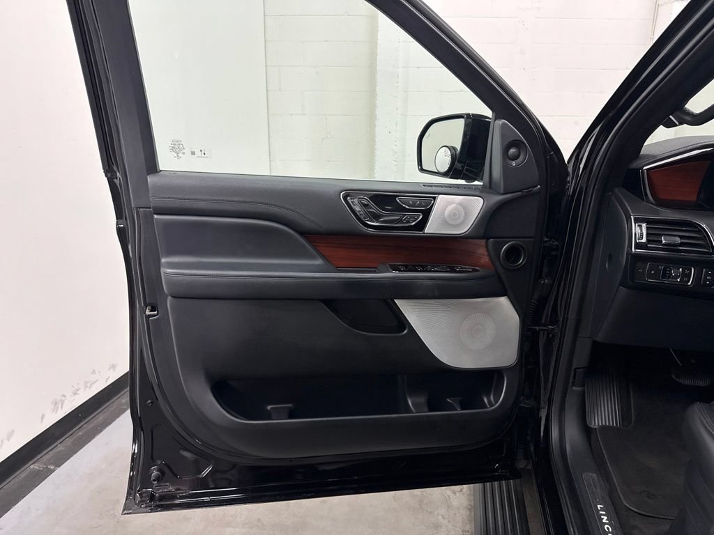 Used 2022 Lincoln Navigator L Reserve AWD/4WD image 12