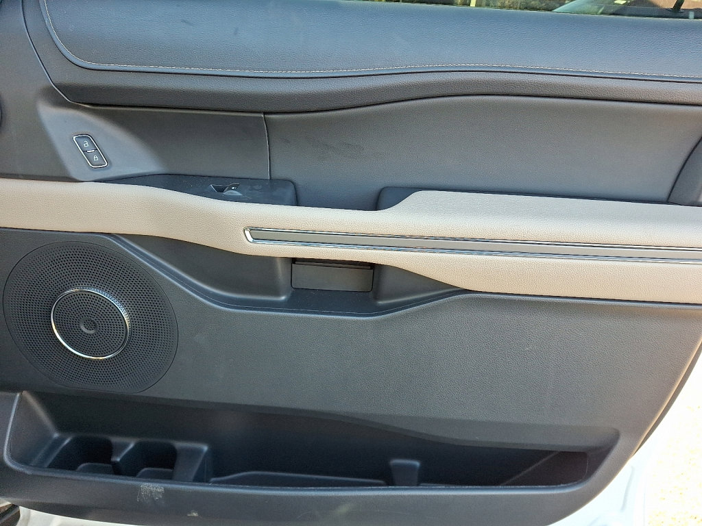 Used 2022 Ford Expedition XLT image 10