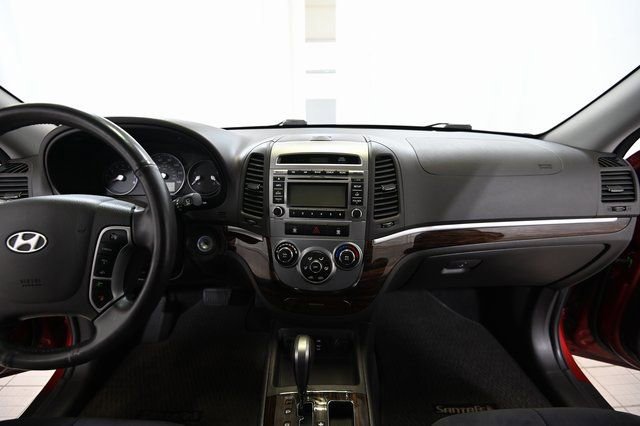 Used 2010 Hyundai Santa Fe SE image 2