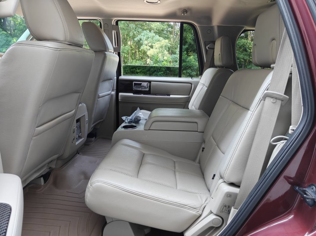 Used 2010 Lincoln Navigator 4WD image 19