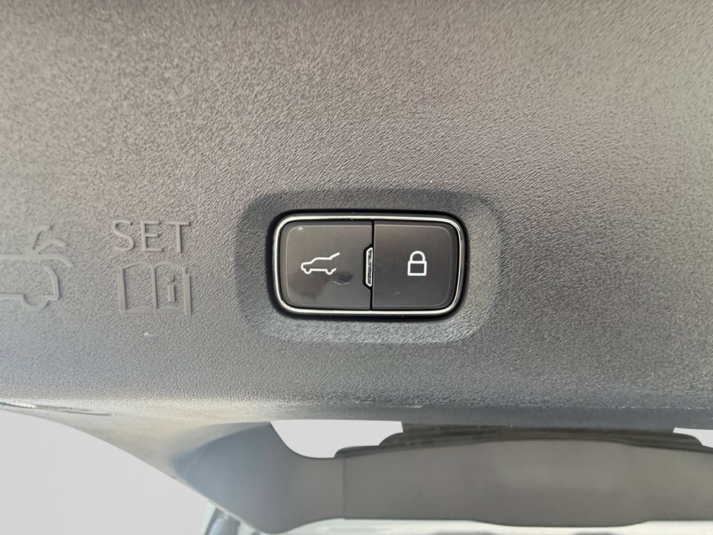 Used 2025 Ford Expedition Platinum w/ Stealth Performance Package AWD/4WD image 6