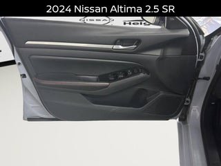 Used 2024 Nissan Altima 2.5 SR FWD image 7
