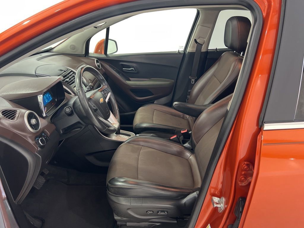 Used 2016 Chevrolet Trax LT w/ LT Sun and Sound Package image 17