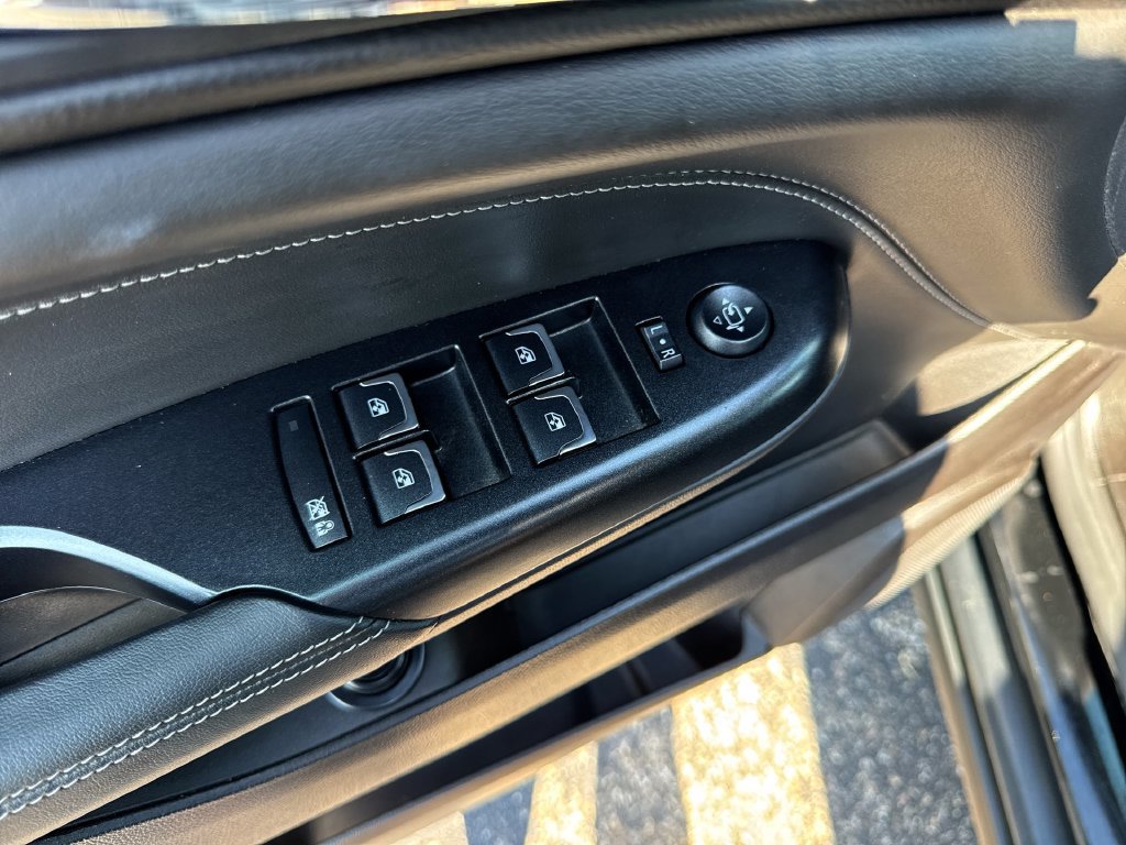Used 2016 Cadillac SRX Performance w/ Midnight Edition Package FWD image 13