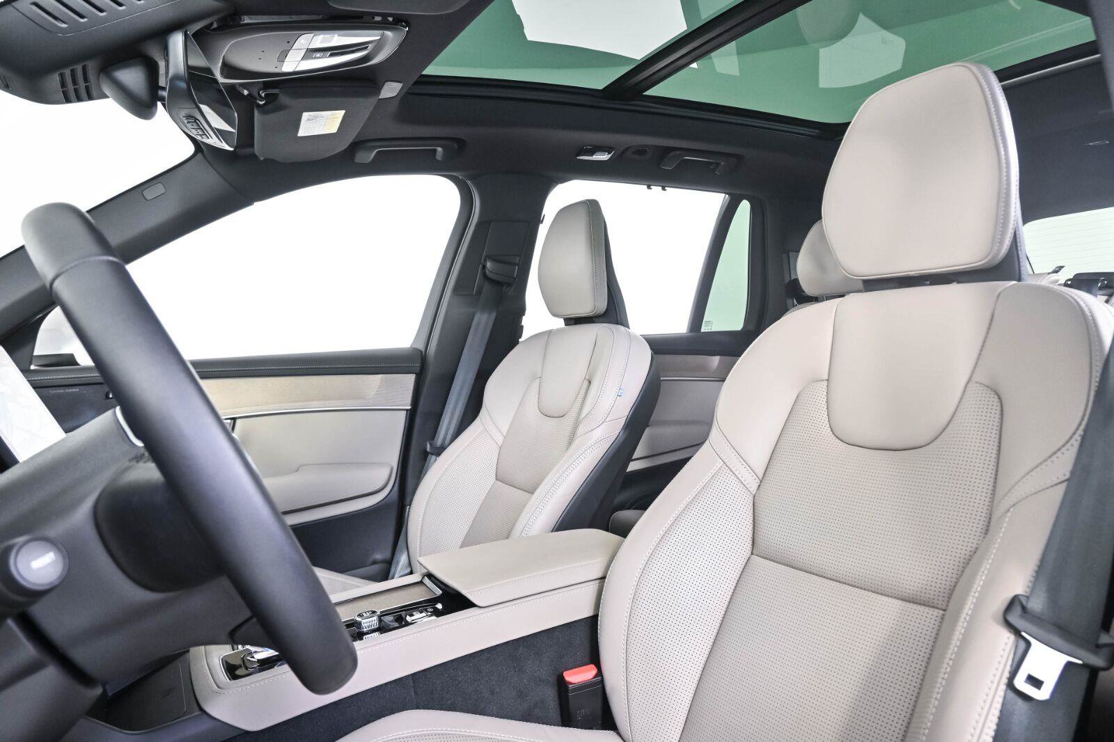 Certified 2026 Volvo XC90 B6 Ultra AWD/4WD image 5