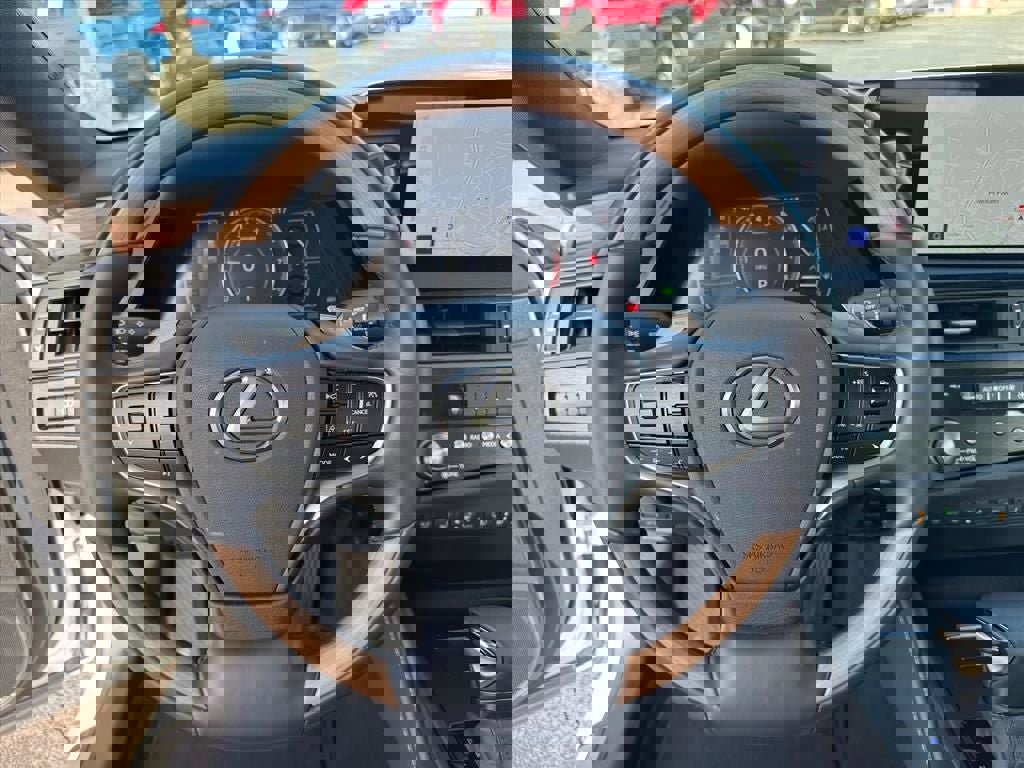 Used 2024 Lexus ES 350 Ultra Luxury w/ Accessory Package (Z1) image 20