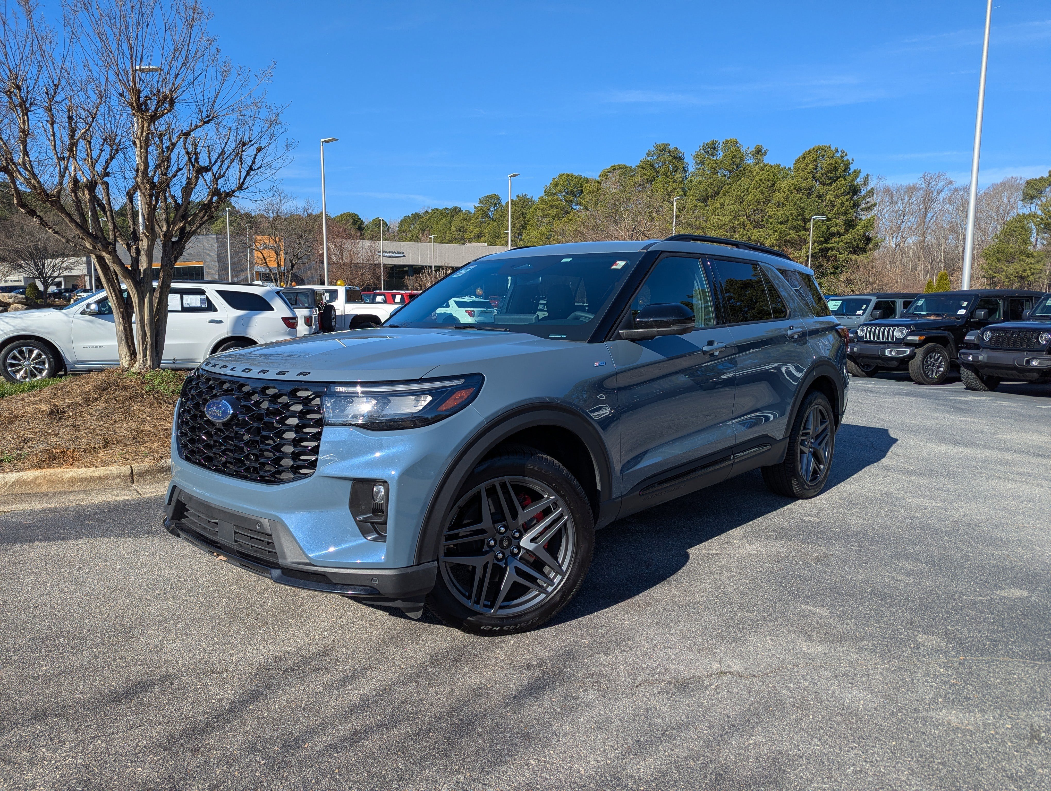 Used 2025 Ford Explorer ST-Line w/ Premium Package image 1