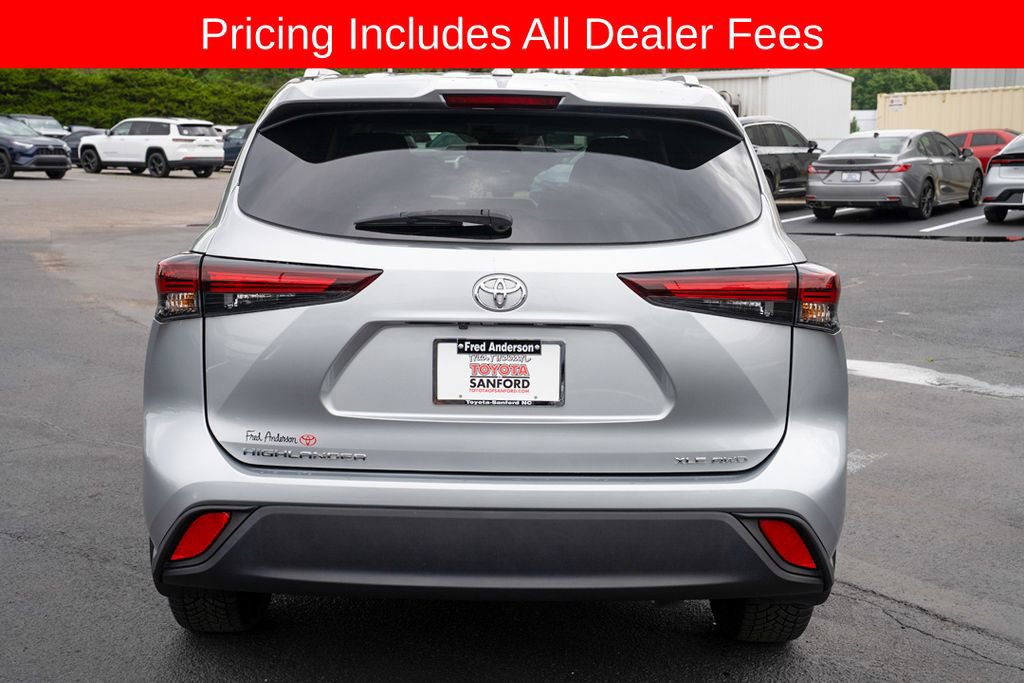 Used 2024 Toyota Highlander XLE AWD/4WD image 4
