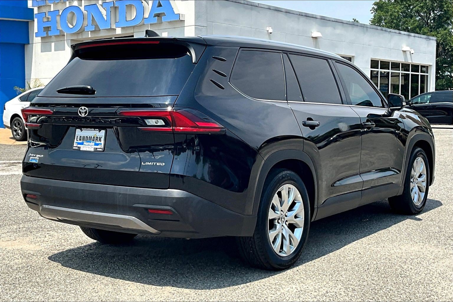 Used 2025 Toyota Grand Highlander AWD Hybrid image 2