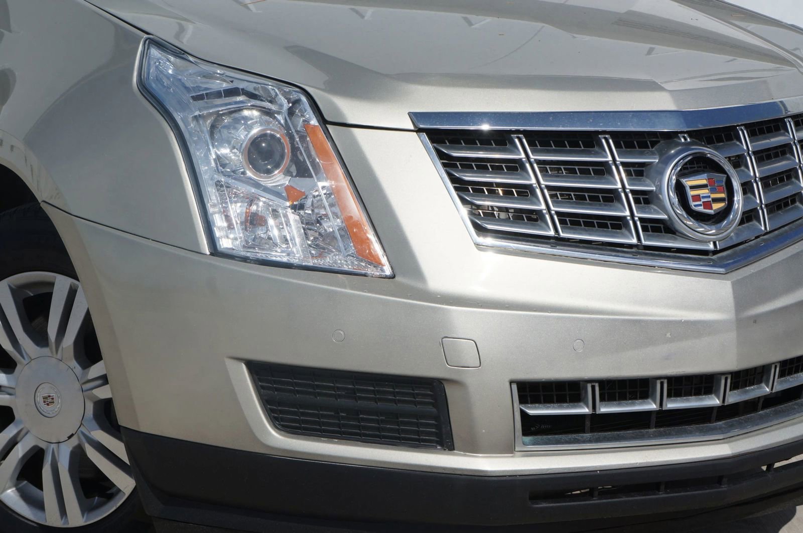 Used 2016 Cadillac SRX Luxury w/ Driver Awareness Package image 17