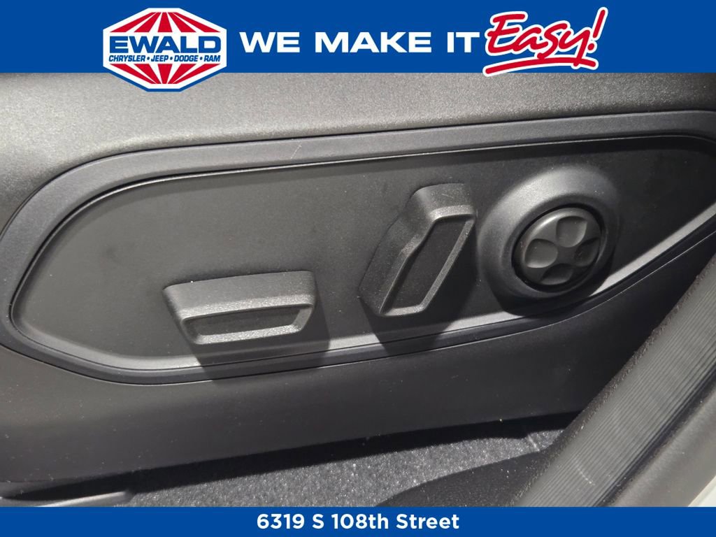 New 2025 Jeep Grand Cherokee Limited w/ Luxury Tech Group II image 25