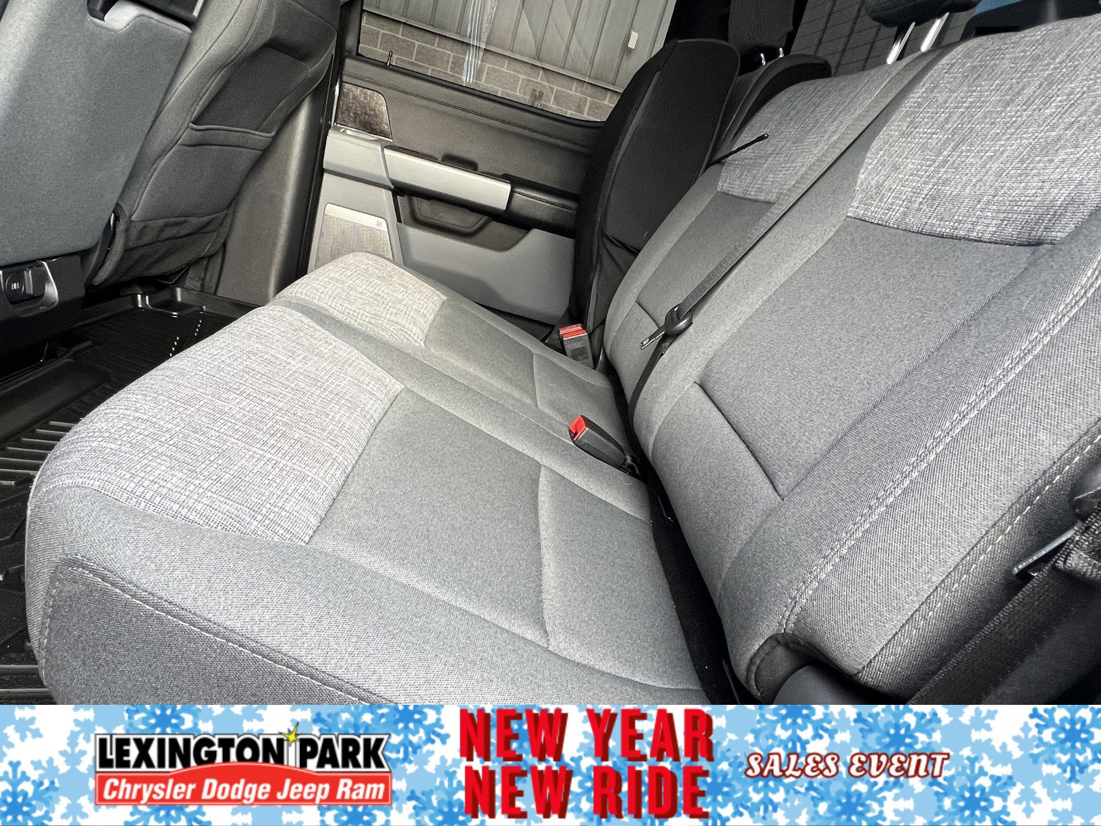 Used 2025 Ford F250 XLT w/ Black Appearance Package image 11