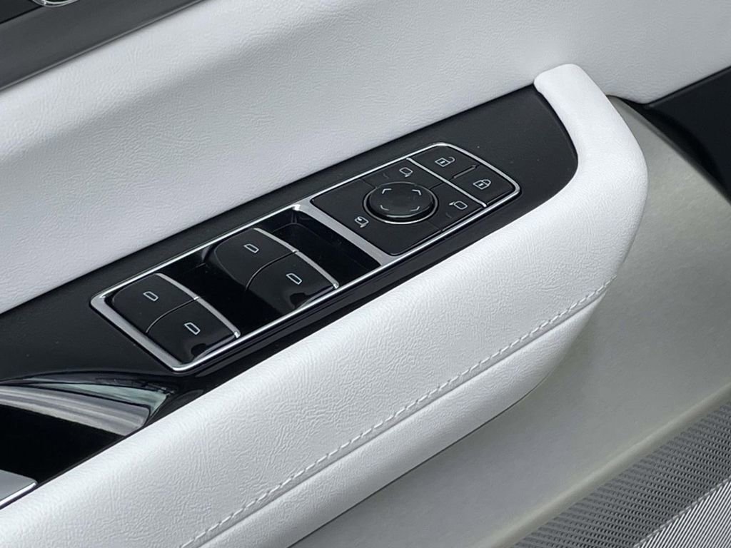 New 2026 Cadillac Vistiq Sport image 18